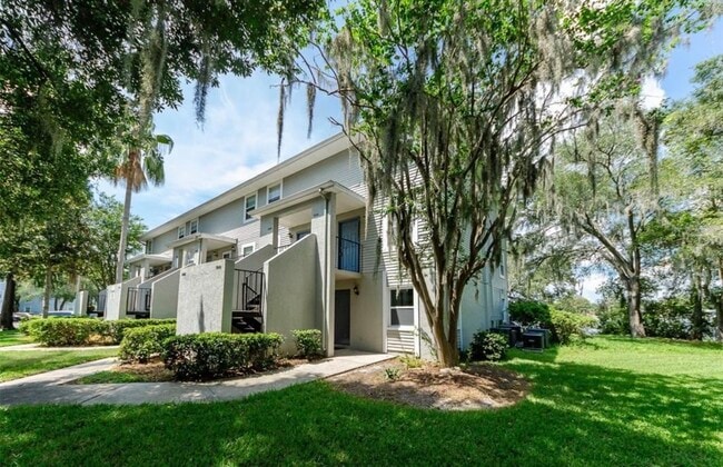 7246 E Bank Dr, Unit Water front condo in Tampa, FL - Building Photo - Building Photo