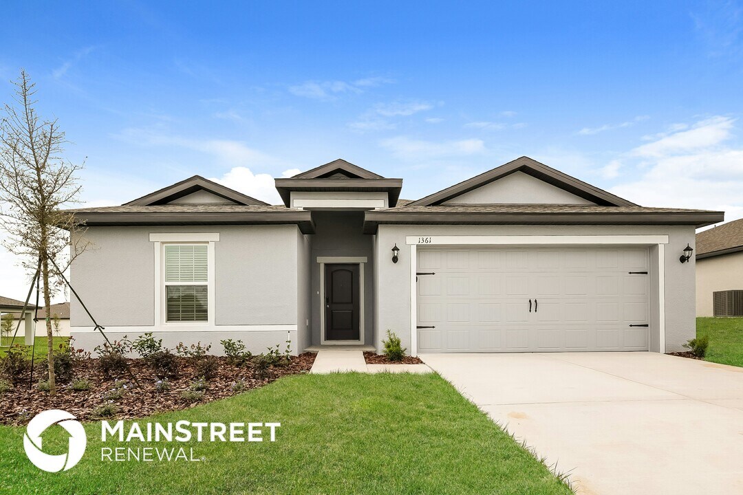 1361 Brenway Dr in Mascotte, FL - Building Photo
