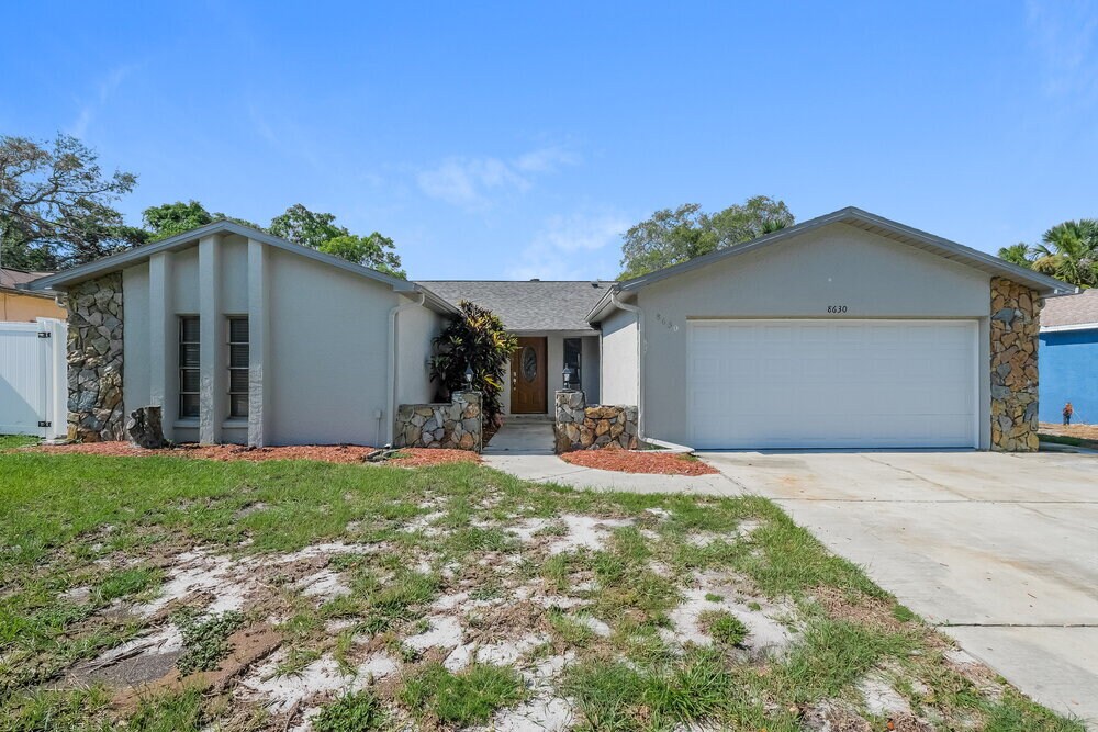 8630 Indies Dr in Hudson, FL - Building Photo