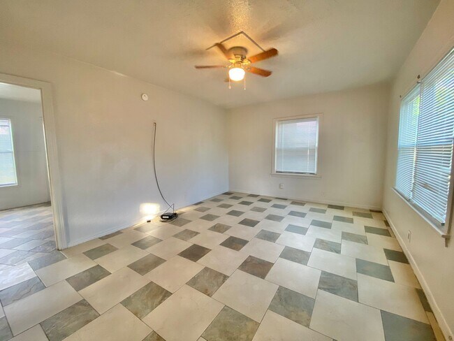 1923 39th St in Lubbock, TX - Building Photo - Building Photo
