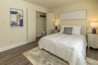 The Brittany Apartments in Pikesville, MD - Foto de edificio - Building Photo