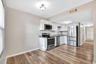 407 Garrison Ct in Louisville, KY - Building Photo - Building Photo