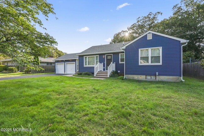 94 Dickinson Ave in Toms River, NJ - Building Photo - Building Photo