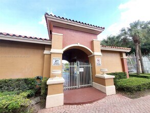 6141 NW 115th Pl in Doral, FL - Building Photo - Building Photo