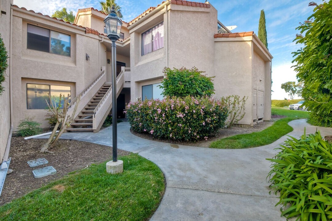 1951 Swallow Ln in Carlsbad, CA - Building Photo