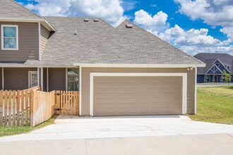 1133 Newcastle Dr in Weatherford, TX - Building Photo - Building Photo