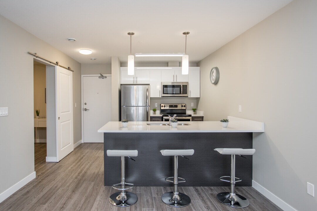 The Apex at Acre 21 in Regina, SK - Foto de edificio
