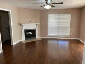 30612 Stephen Dr in Denham Springs, LA - Foto de edificio - Building Photo