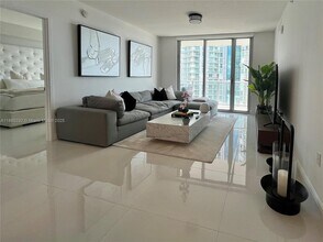 300 Sunny Isles Blvd, Unit 4-1104 in Sunny Isles Beach, FL - Building Photo - Building Photo