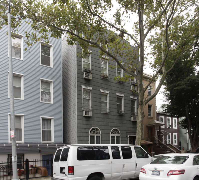 78 Devoe St in Brooklyn, NY - Building Photo