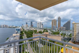 251-174 174th St in Sunny Isles Beach, FL - Building Photo - Building Photo