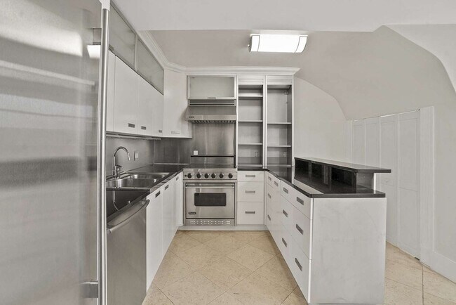 28 Babcock St, Unit A in Brookline, MA - Foto de edificio - Building Photo