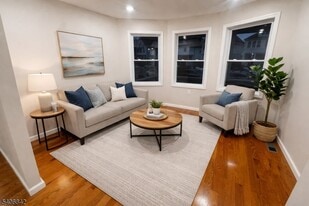 515 West End Ave in Elizabeth, NJ - Building Photo