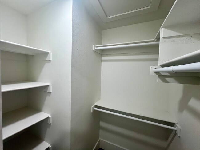 858 NW B St in Bentonville, AR - Building Photo - Building Photo