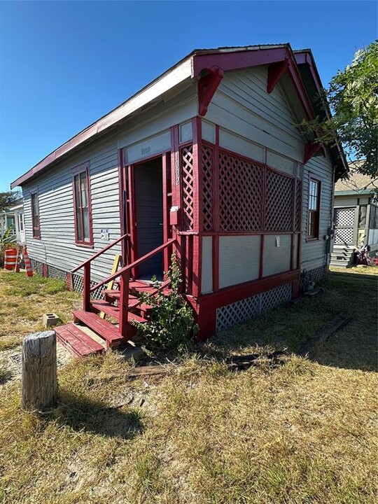 1002 Avenue M in Galveston, TX - Foto de edificio