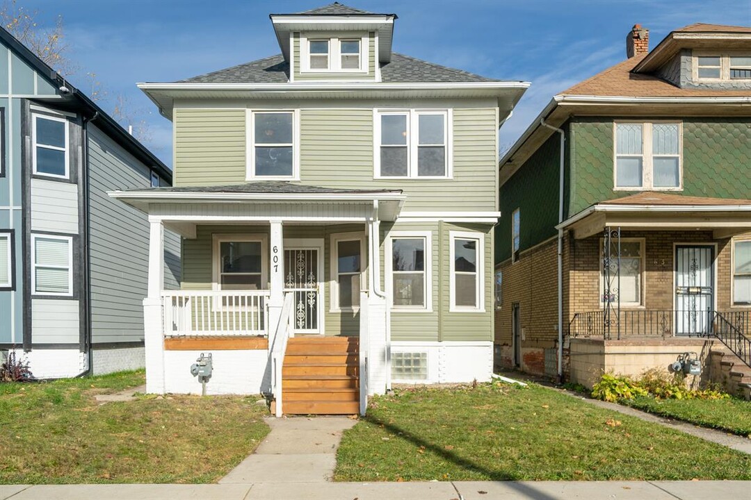 607 Alger St in Detroit, MI - Foto de edificio