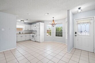 10702 Akron Ave in Lubbock, TX - Building Photo - Building Photo