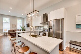 2121 W Adams St in Chicago, IL - Building Photo - Building Photo