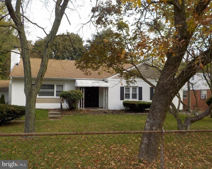 117 E Charleston Ave in Lawnside, NJ - Building Photo