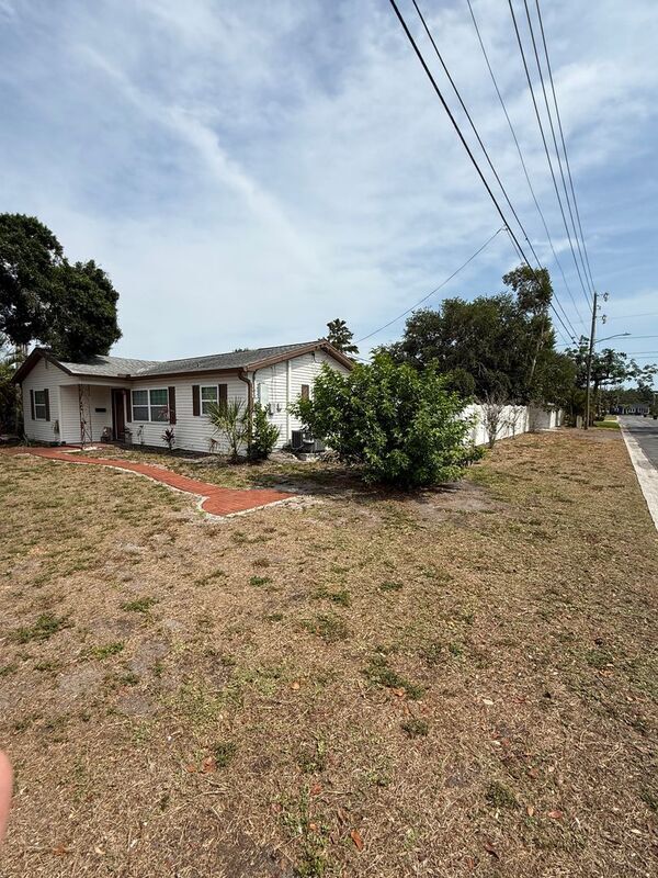 206 40th Ave NE in St. Petersburg, FL - Building Photo - Building Photo