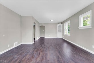 4646 E 147th St in Cleveland, OH - Foto de edificio - Building Photo