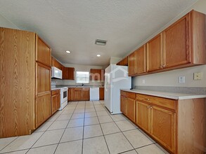 5233 Mango Fruit St in Seffner, FL - Building Photo - Building Photo