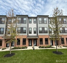 618 Sadie Cir in New Brunswick, NJ - Building Photo