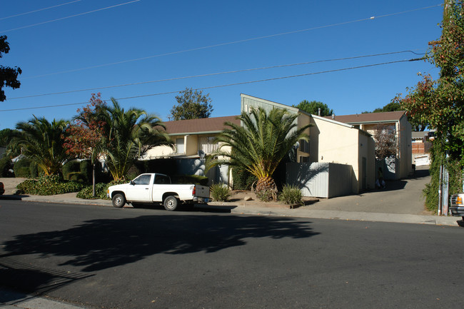 1677 Maple Ave in Solvang, CA - Building Photo - Building Photo