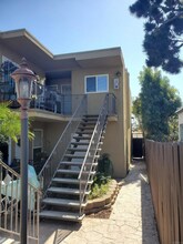 911 Missouri St, Unit 8 in San Diego, CA - Foto de edificio - Building Photo