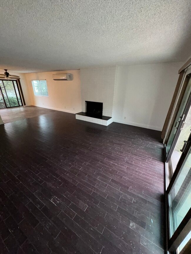 4404 Don Miguel Dr, Unit 3 in Los Angeles, CA - Building Photo - Building Photo
