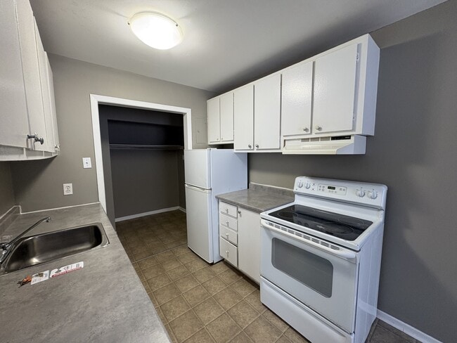 property at 2 Reading Crescent