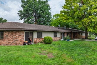 Eastview Manor in Des Moines, IA - Building Photo - Building Photo