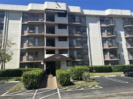 2771 Riverside Dr in Coral Springs, FL - Building Photo