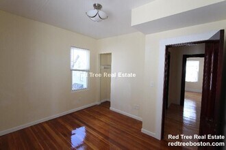 5 Smythe St, Unit 3 in Brookline, MA - Foto de edificio - Building Photo