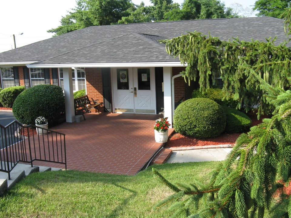 West Hills Village Apartments in Knoxville, TN - Building Photo