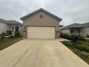 596 Jennifer Wy in New Braunfels, TX - Building Photo - Building Photo