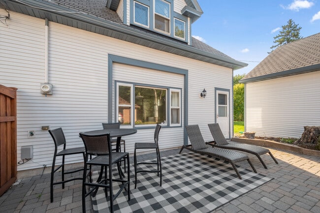 911 Lincoln Ave, Unit Carriage House