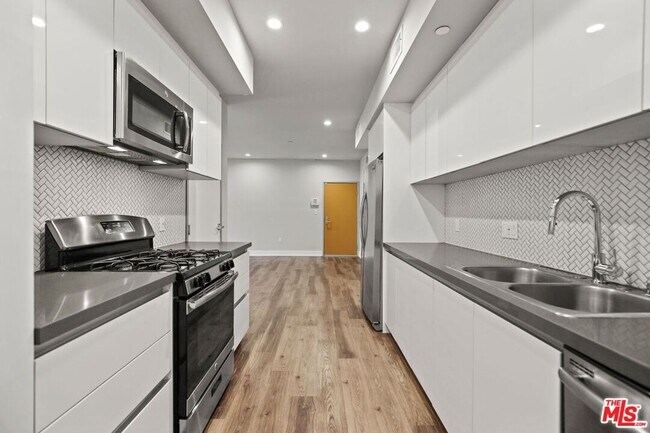 838 N Hudson Ave in Los Angeles, CA - Building Photo - Building Photo