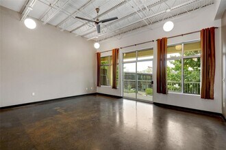 2401 E 6th St, Unit 41 in Austin, TX - Building Photo - Building Photo