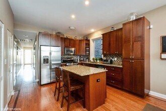 2250 W Chicago Ave in Chicago, IL - Building Photo - Building Photo