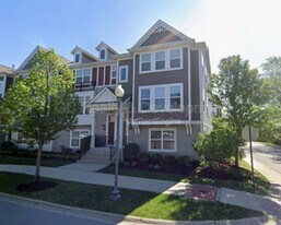 112 Waterbury Cir in Schaumburg, IL - Building Photo