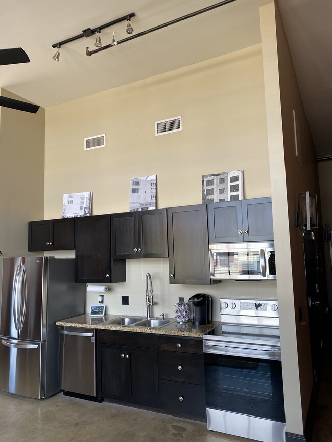 28 Monroe St, Unit 301 in Montgomery, AL - Building Photo - Building Photo