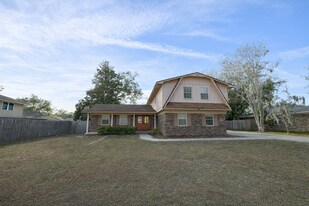 7 Mitchell Ave in Orange Park, FL - Building Photo