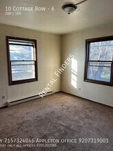 10 Cottage Row in Marinette, WI - Building Photo - Building Photo