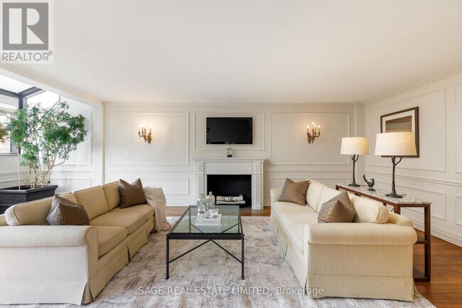 55 A Avenue Rd in Toronto, ON - Building Photo - Building Photo