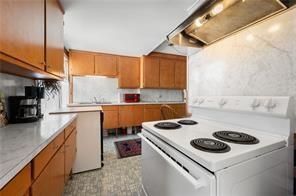 110 High St in Westerly, RI - Foto de edificio - Building Photo