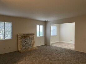 49400 River Park Rd in Oakhurst, CA - Building Photo