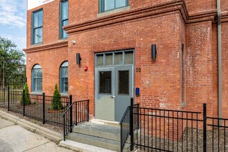 70 Roseville Ave in Newark, NJ - Foto de edificio - Building Photo