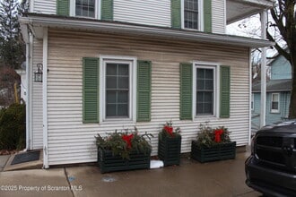 105 College Ave in Factoryville, PA - Building Photo - Building Photo
