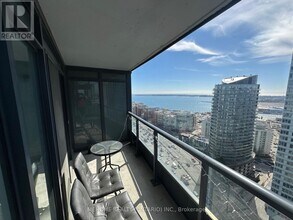 70-3070 Queens Wharf Rd in Mississauga, ON - Building Photo - Building Photo